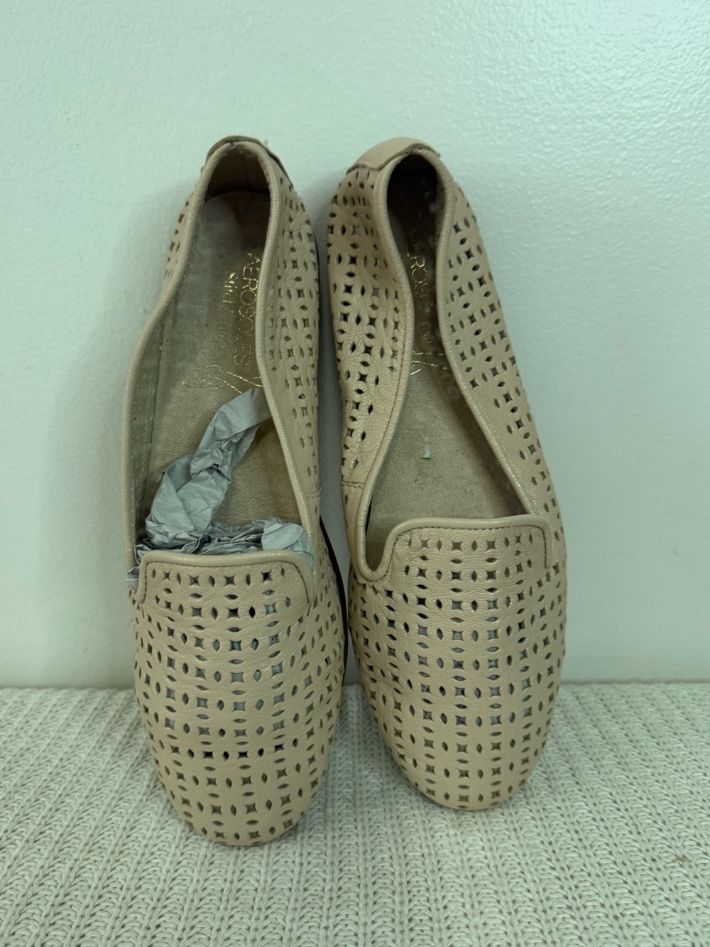 Aerosoles NWT You Betcha Beige Laser-Cut Women's Slip-On leather Flats size 9.5W